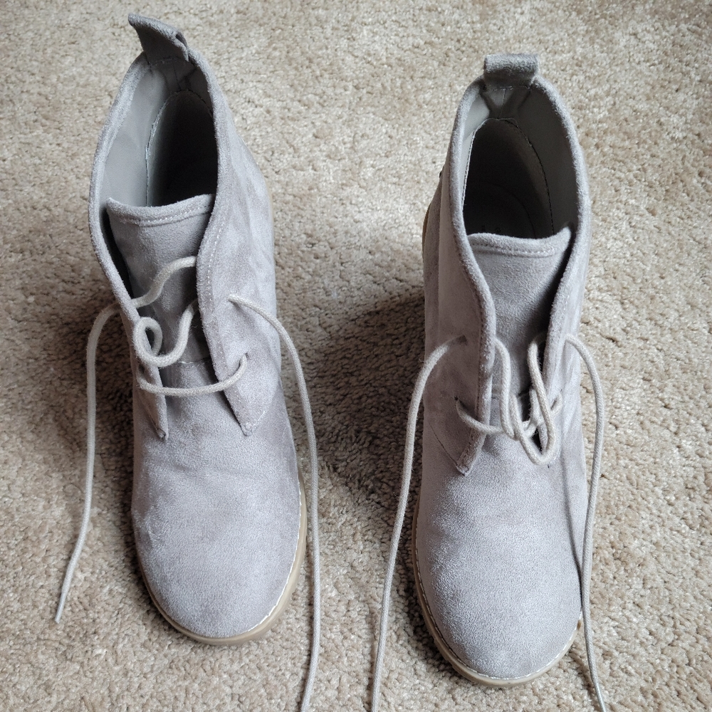 G.H. Bass 8.5 Cali Wedge Ankle Boots Stone Taupe Bootie Lace Up Chukka Heel Tan